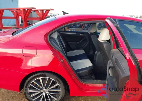 2016 Volkswagen Jetta 1.8T Sport из США, поврежденный, VIN 3VWD17AJ6GM285483